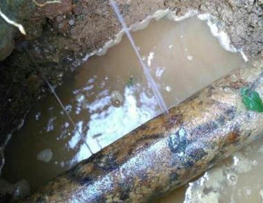 沈丘楼顶渗水维修公司分享下地暖漏水的原因及检测方法。